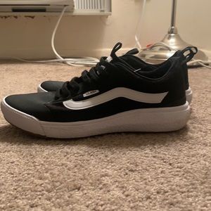 Vans Ultra Range black and white